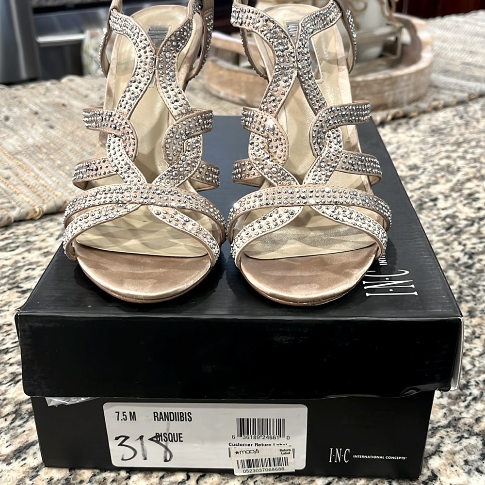 Women’s 7 1/2 ink dress shoes